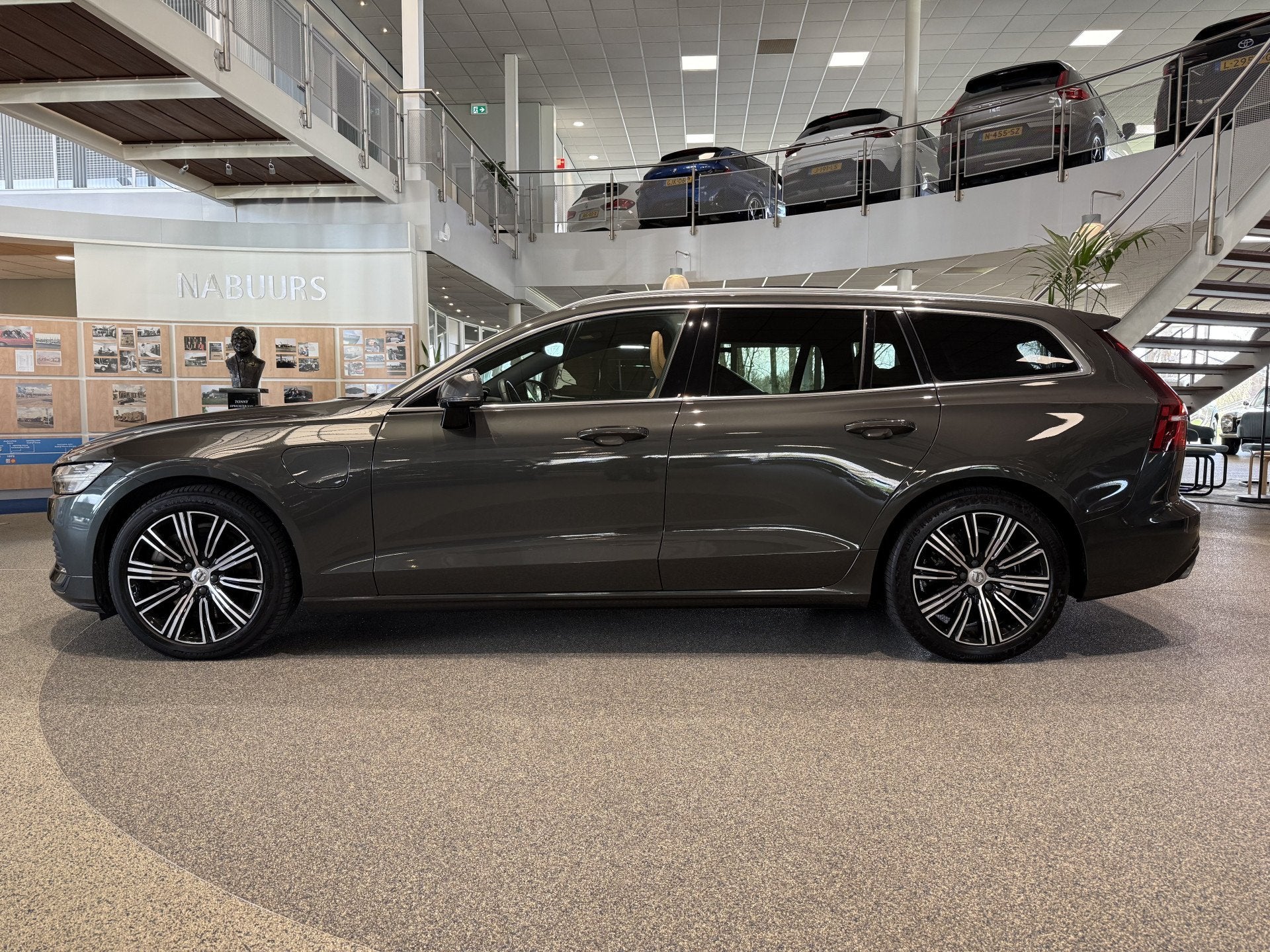 Volvo V60 2.0 T6 Twin Engine AWD Inscription, Pano, Trekhaak, Auto's, Automaat, 12 maanden, Gebruikt, Euro 6