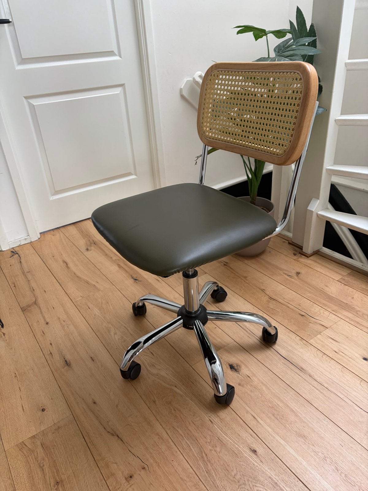 Bureaustoel met rotan en kunstleren zitting, vintage look, Ophalen, Gebruikt, Groen, Bureaustoel