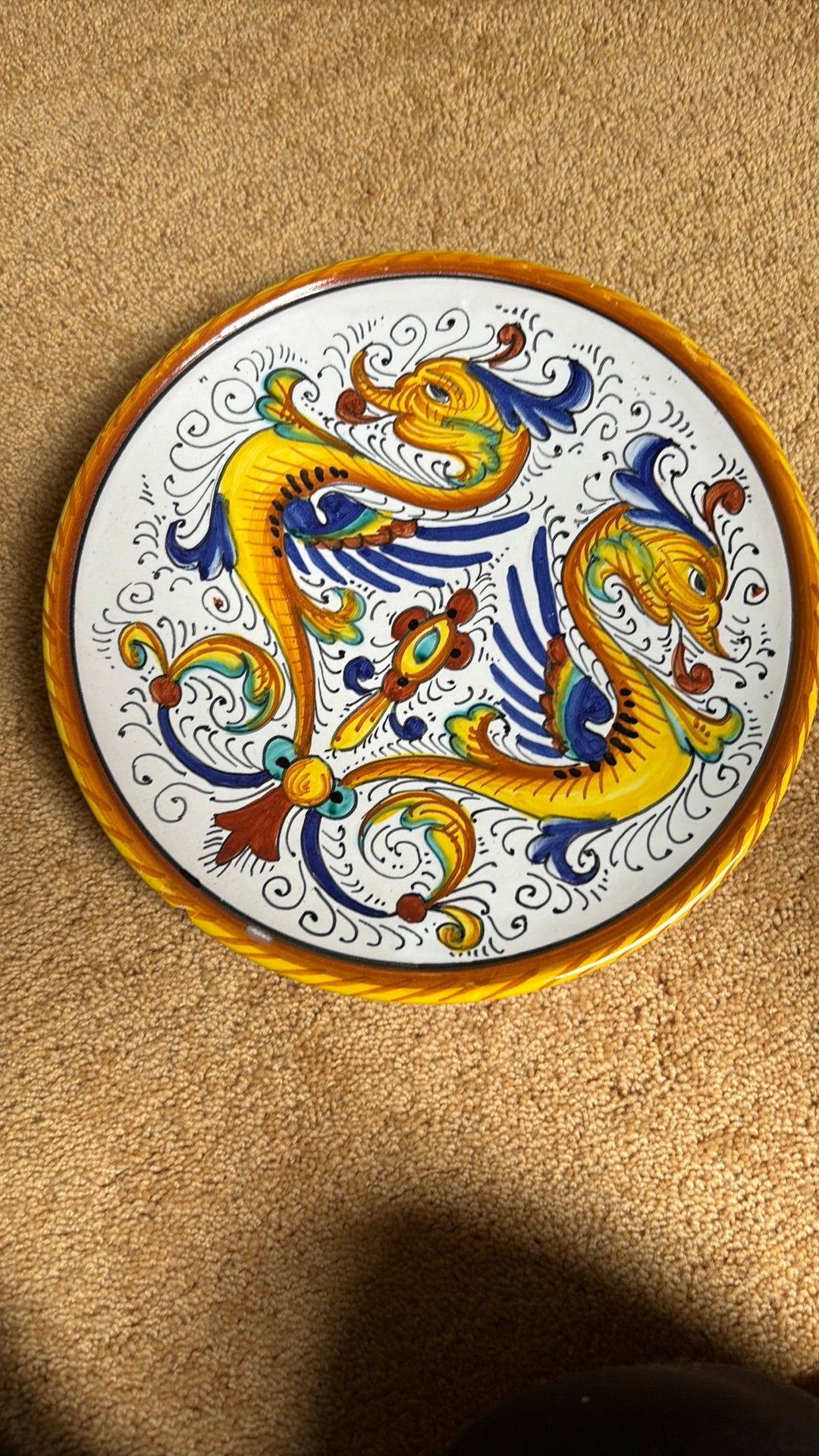 Handgeschilderd Italiaans Deruta wandbord - zeedraak 21cm, Antiek en Kunst, Ophalen of Verzenden