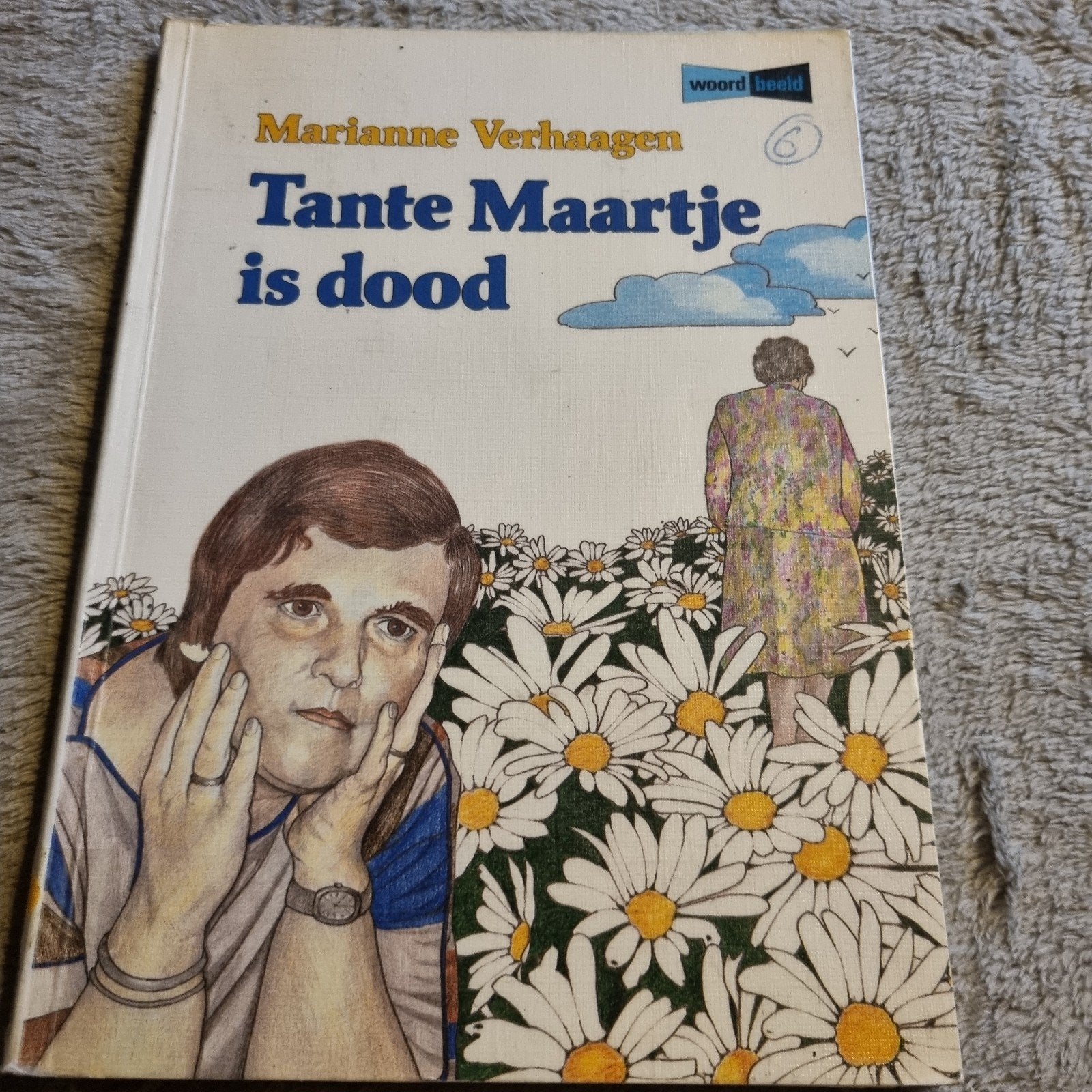 Tante Maartje is dood - Marianne Verhaagen (kinderboek), Ophalen of Verzenden, Gelezen, Marianne Verhaagen