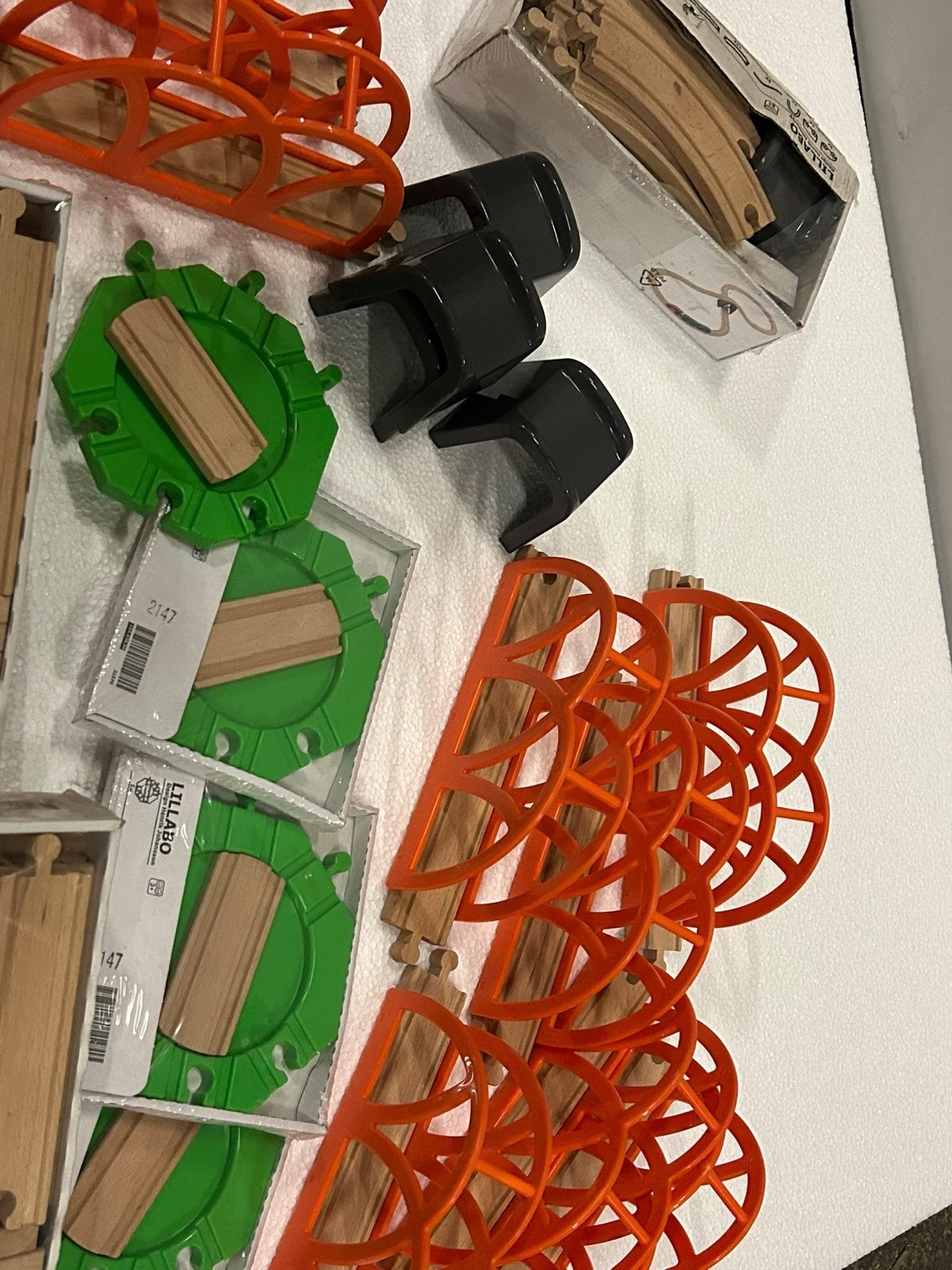 Grote set IKEA Lillabo houten treinbaan met bruggen, Kinderen en Baby's, Ophalen, Zo goed als nieuw, Rij- of Hobbelspeelgoed