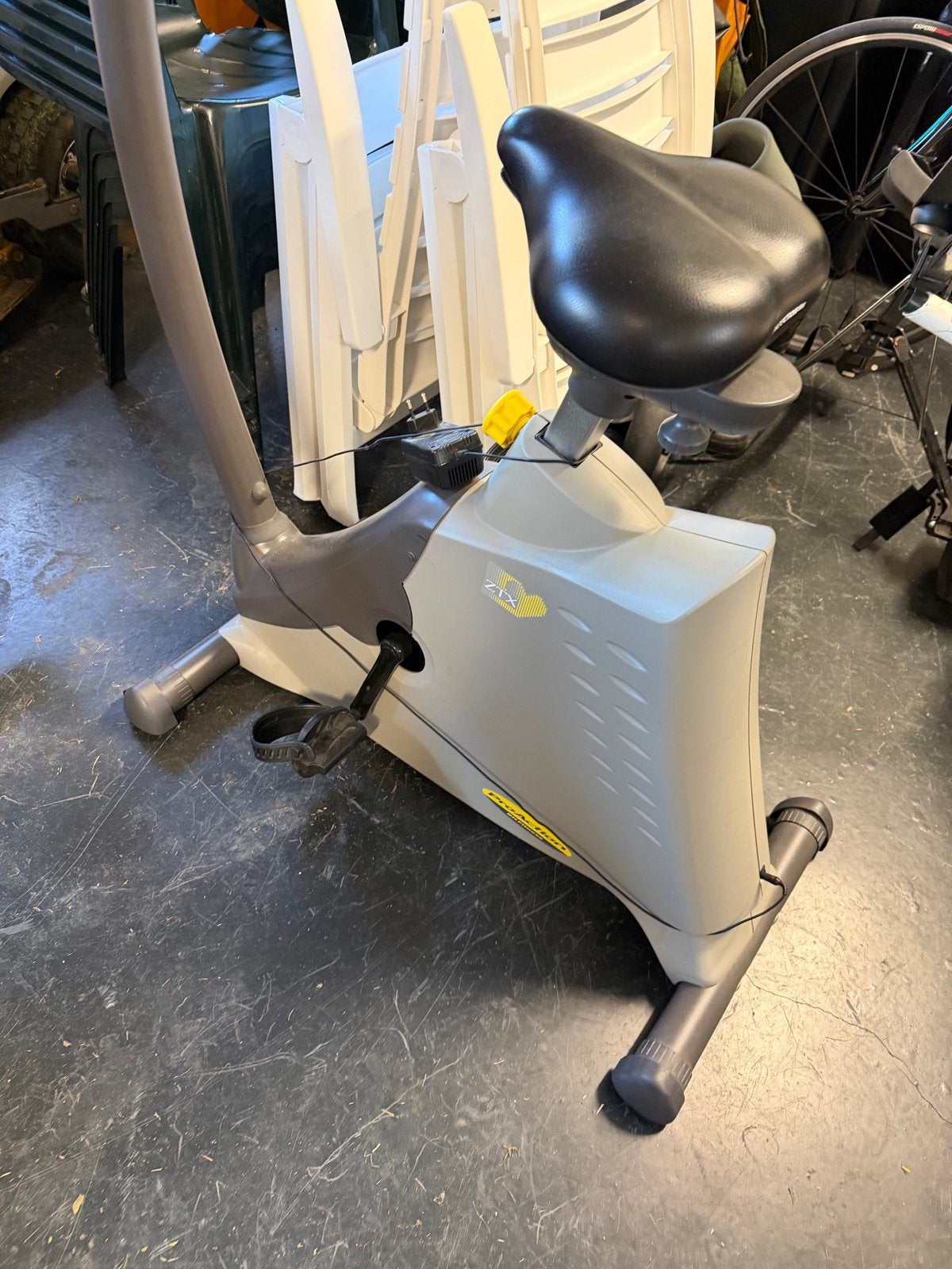 Hometrainer BH Fitness - Perfect voor thuisworkouts, Ophalen, Gebruikt, Metaal, Benen