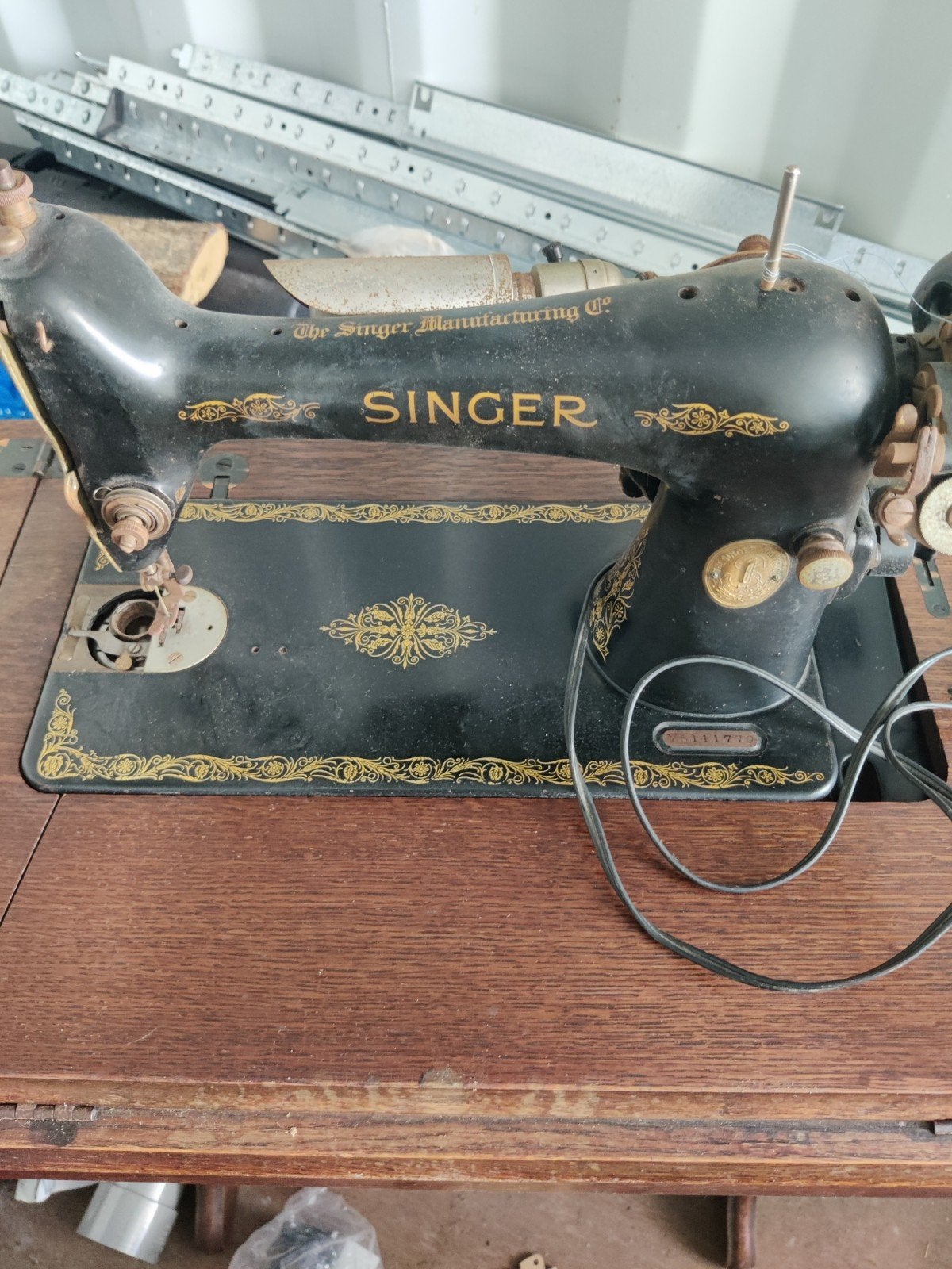 Antieke Singer Naaimachine met Houten Tafel, Ophalen