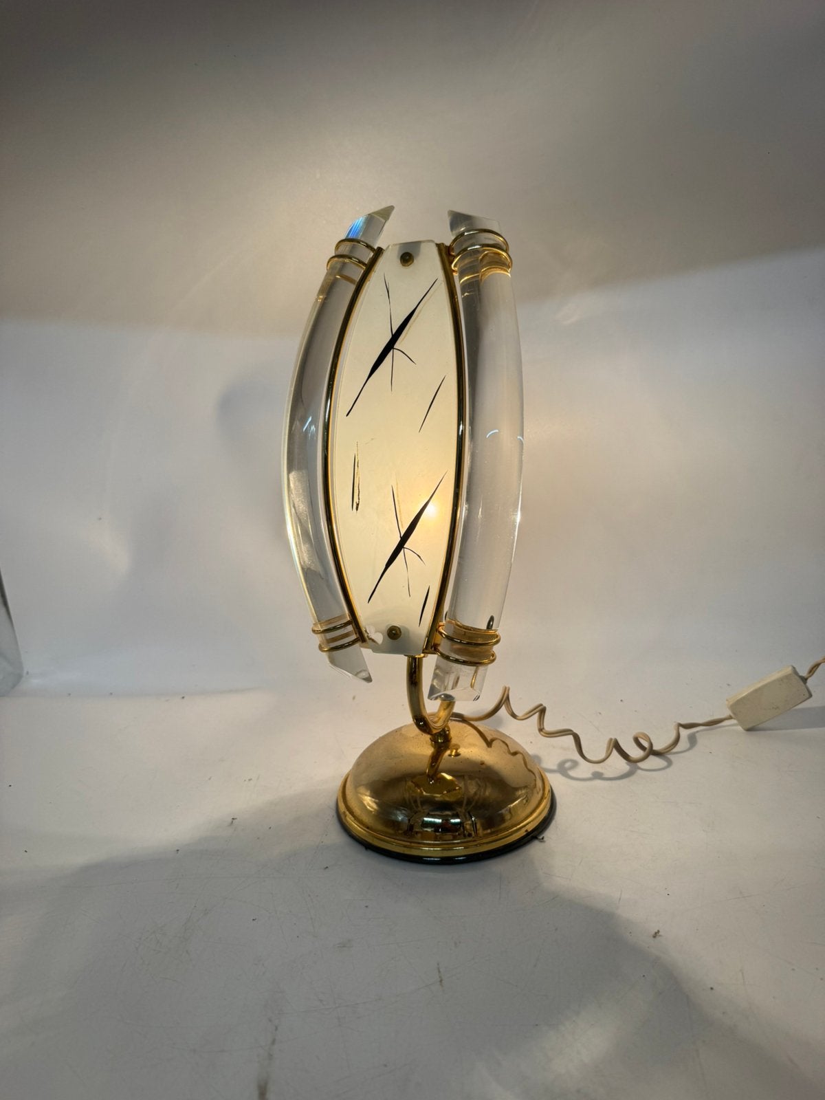 Mid-Century Atomic Tafellamp Perspex & Messing - 37 cm, Verzamelen, Ophalen of Verzenden, Huis en Inrichting
