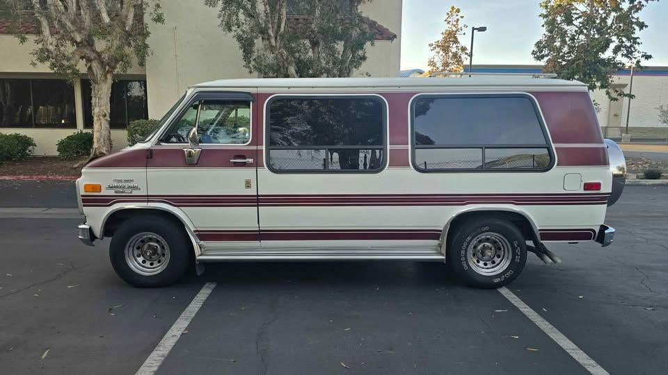 chevrolet chevy G20 conversion van 1987 en 1984 2x, Automaat, Achterwielaandrijving, Overige carrosserieën, Bruin