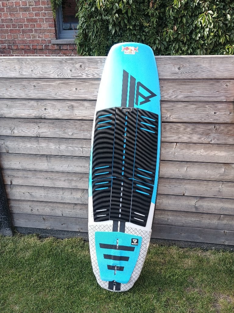Kitesurfboard Brunotti 5.2, Watersport en Boten, Kitesurfen, Directional, Ophalen, Gebruikt, 4 m² of minder