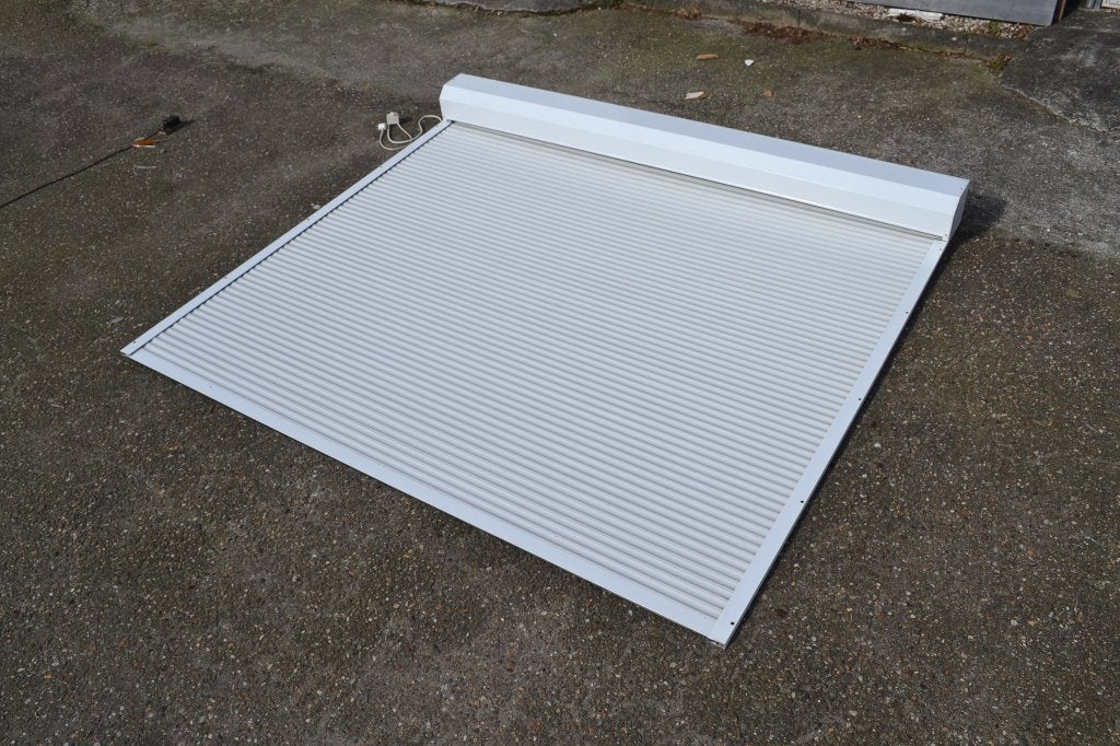 Wit elektrisch rolluik 240 cm breed x 250,5 cm hoog, Ophalen, Gebruikt, 200 cm of meer, Wit