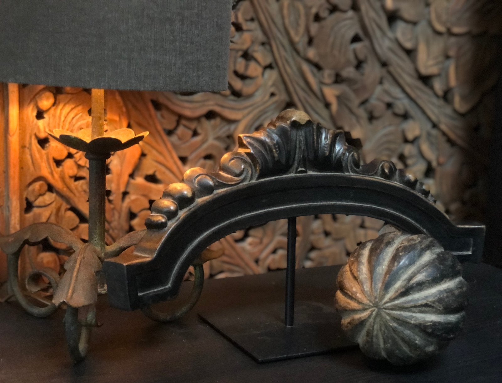 Oud houten ornament op voet €35,- pst  India sober oosters, Ophalen of Verzenden