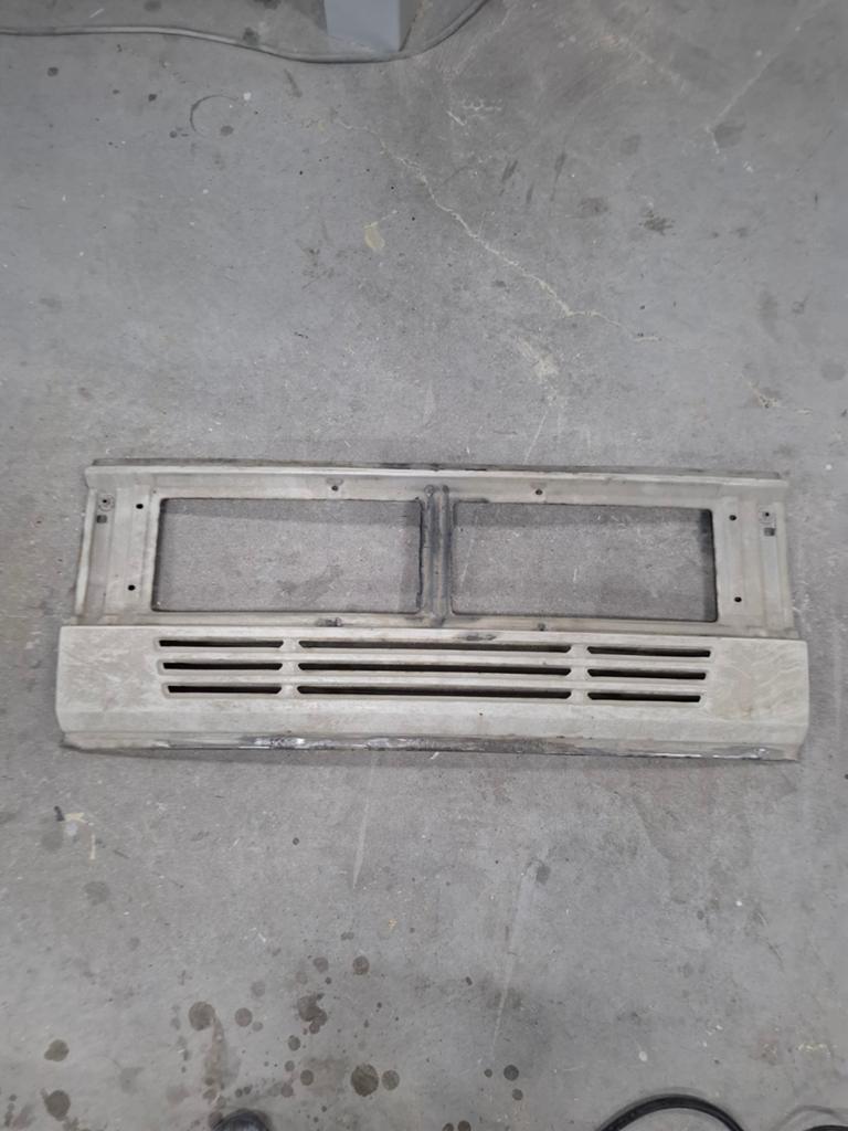 Mercedes 507 609 grill, Ophalen of Verzenden, Motorkap