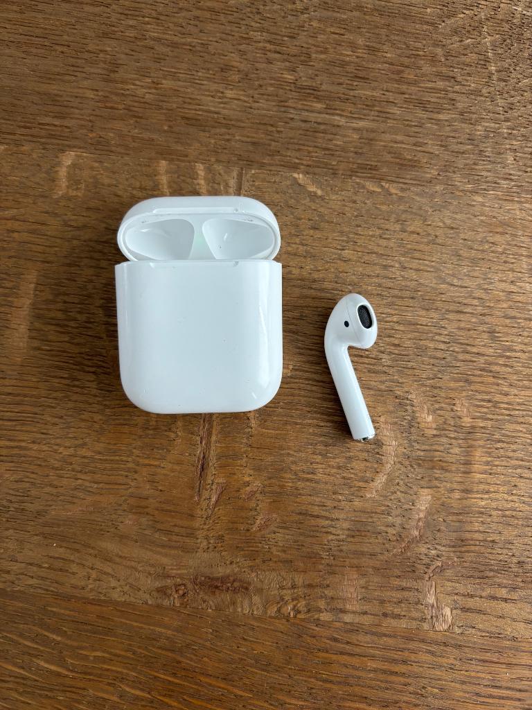 Apple AirPods 2e generatie – originele case + rechter AirPod, Ophalen of Verzenden, Gebruikt, Overige merken, Draadloos