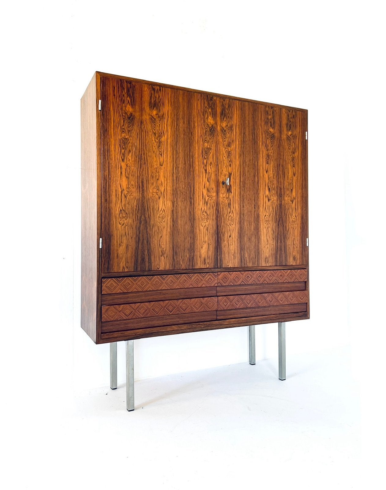 Vintage Palissander & chroom highboard ‘60, Huis en Inrichting, Kasten | Dressoirs, Overige houtsoorten, Vintage retro buisframe design rotan webbing papercord deens