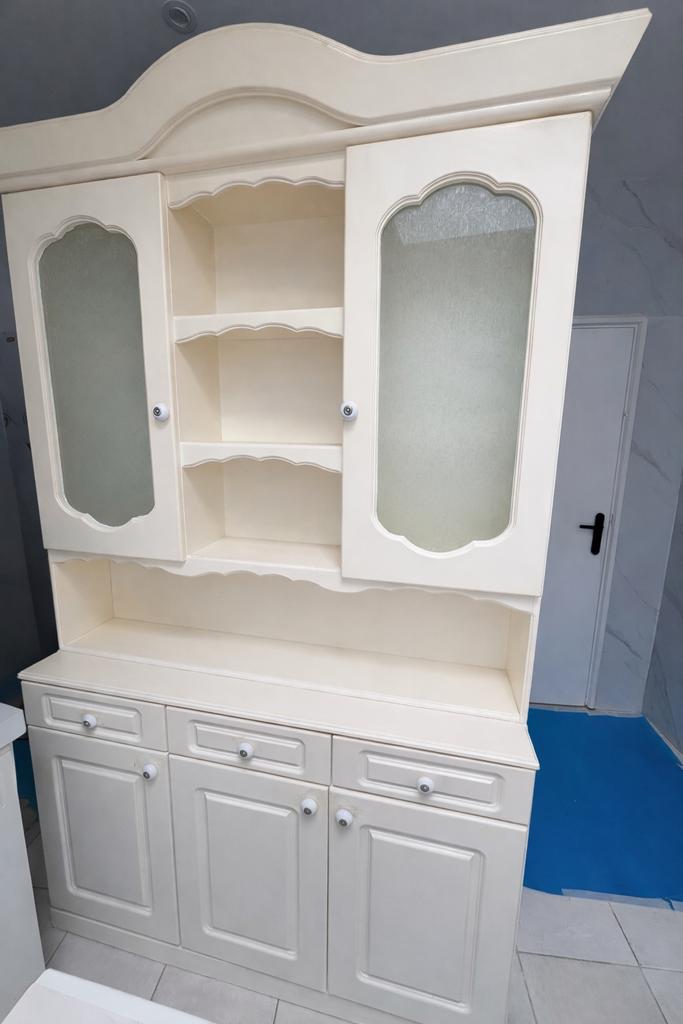 Buffetkast wit gratis / vintage !!moet snel weg!!, Huis en Inrichting, Kasten | Buffetkasten, Ophalen, Zo goed als nieuw
