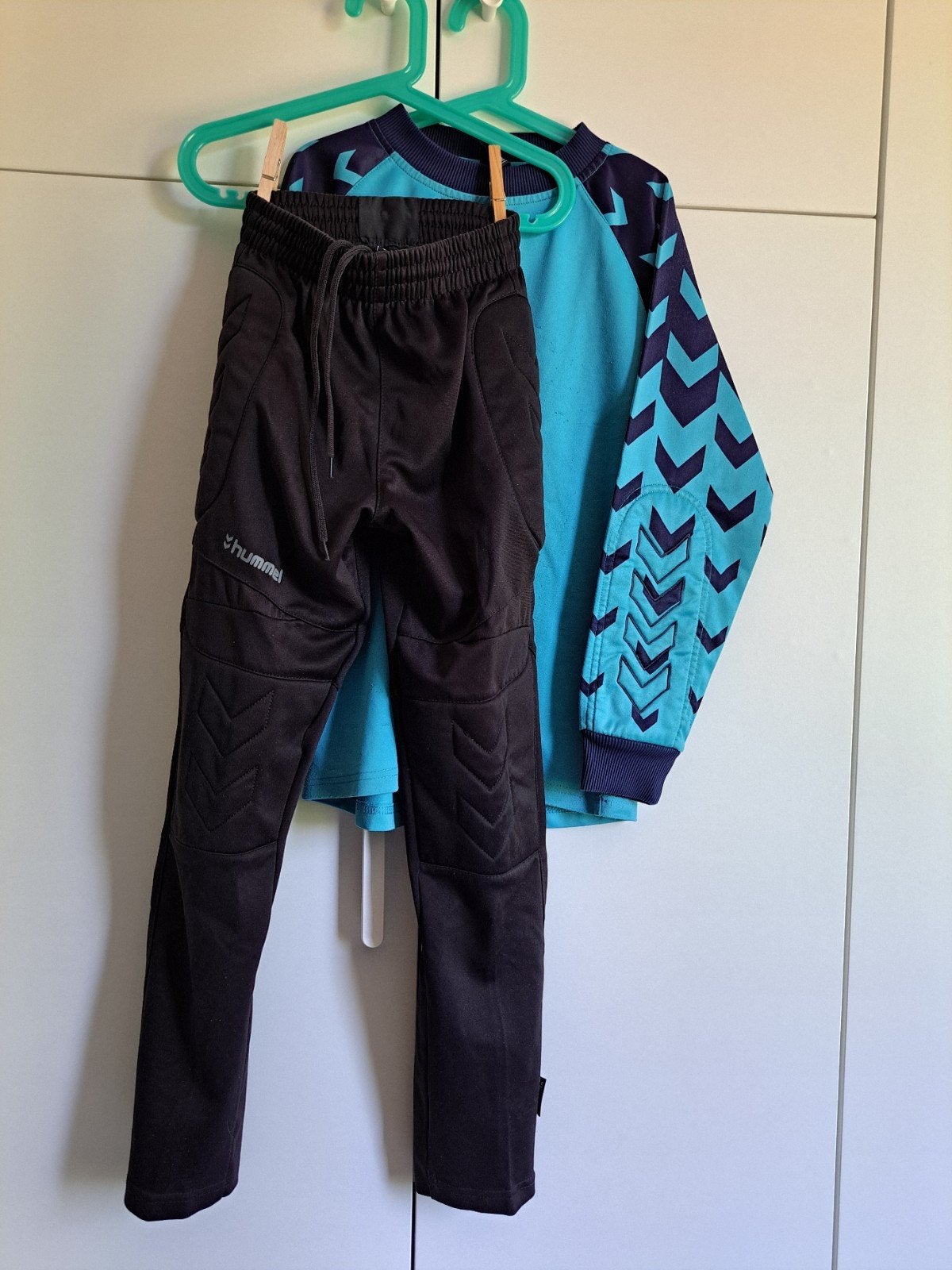Keepersbroek en keepersshirt Hummel 140, Gebruikt, Jongen of Meisje, Sport- of Zwemkleding, Ophalen of Verzenden