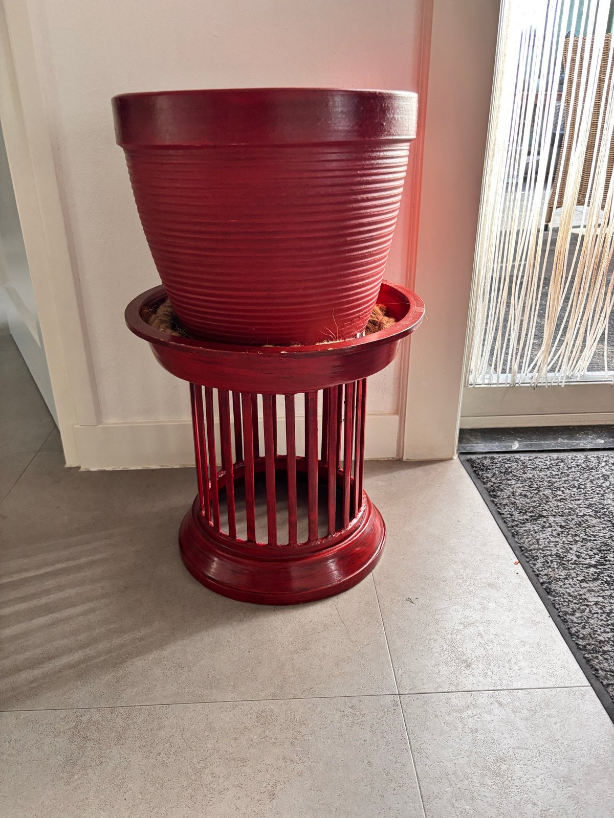 Rode bloempot met standaard, Gebruikt, Minder dan 60 cm, Rond, Ophalen of Verzenden