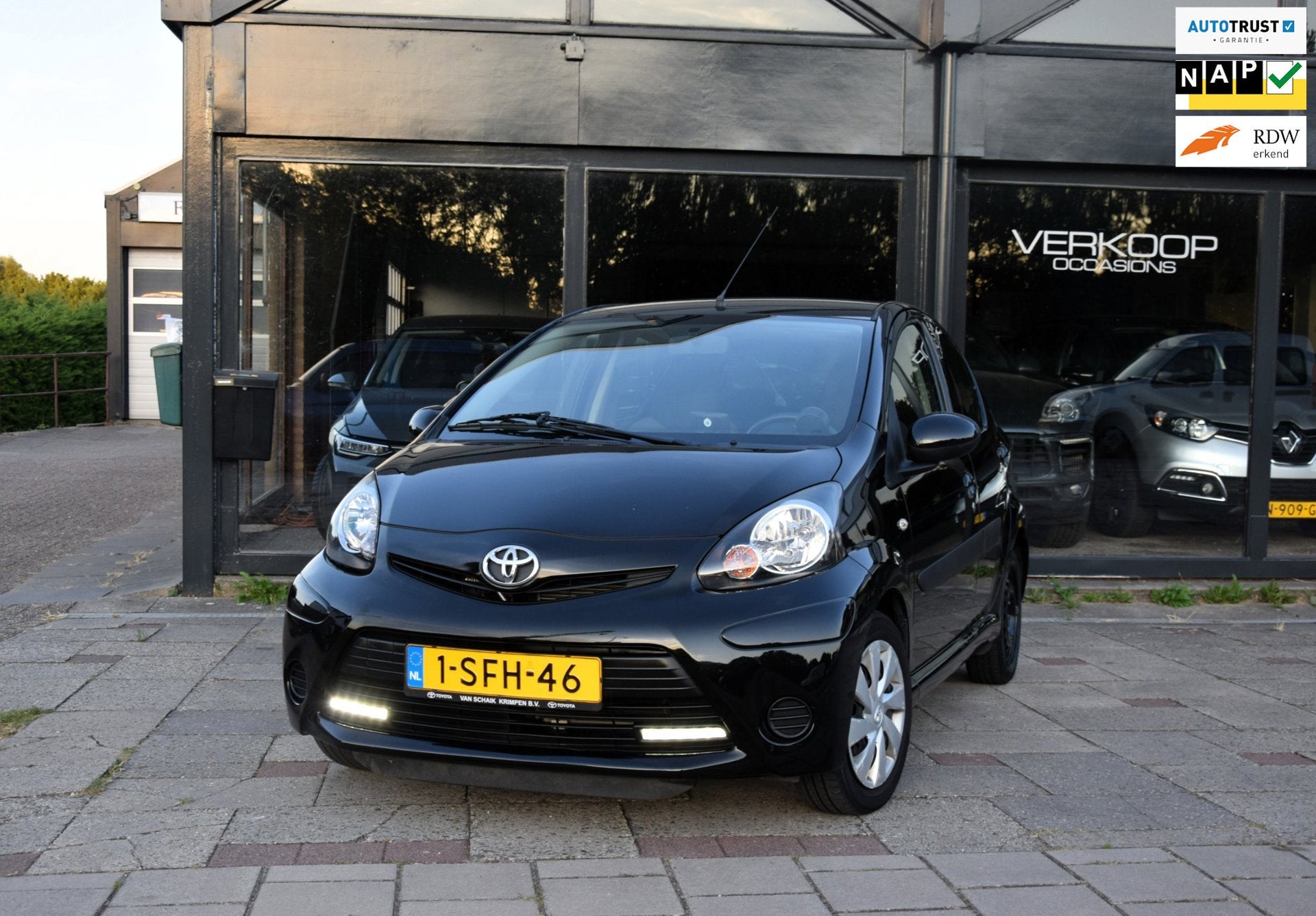 Toyota Aygo 1.0 VVT-i Aspiration Navigatie | Automaat, Auto's, Euro 5, Gebruikt, 4 stoelen, Origineel Nederlands