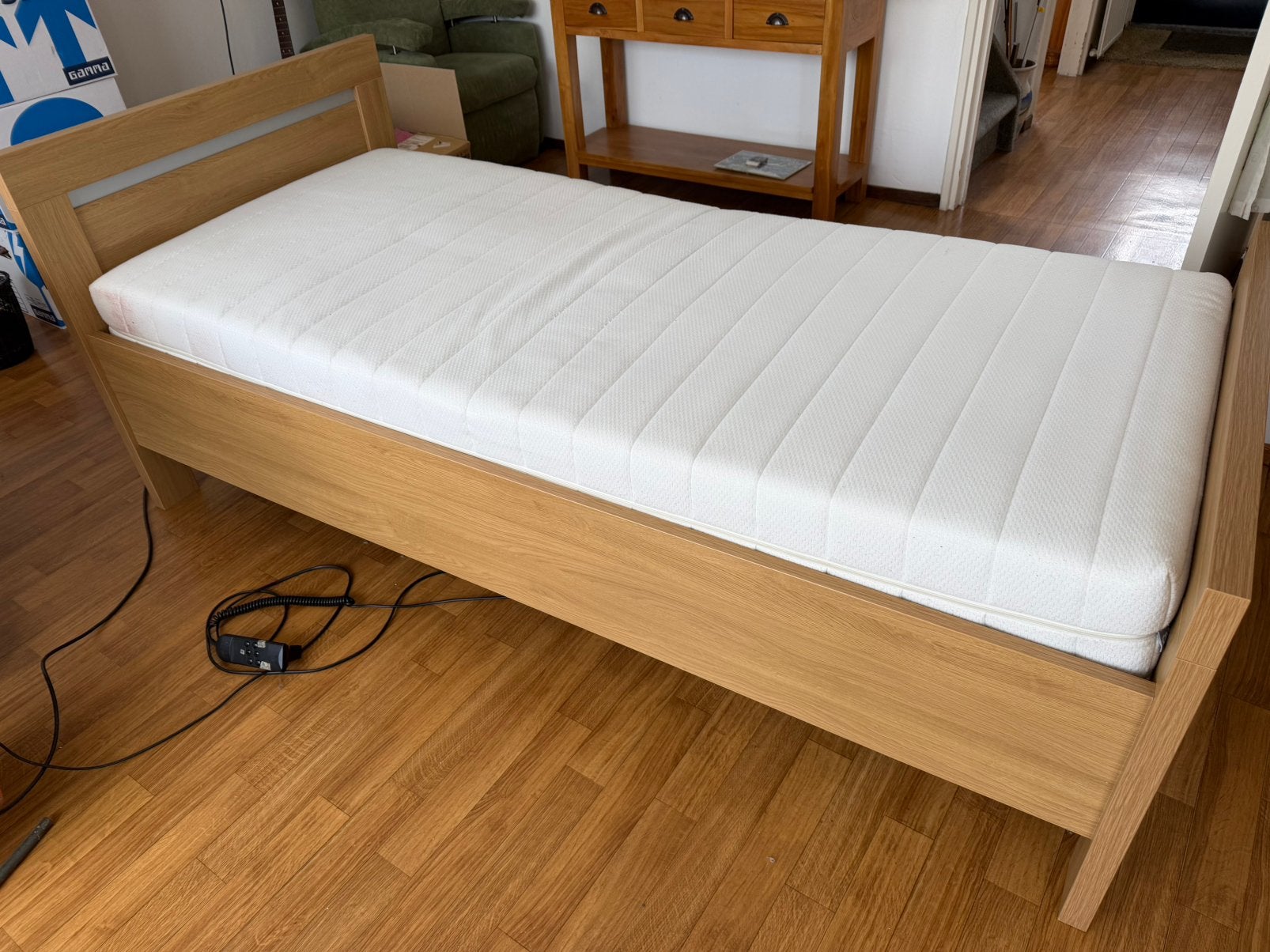 Seniorenbed met elektrisch verstelbare lattenbodem, Huis en Inrichting, Slaapkamer | Bedden, 90 cm, Eenpersoons, Ophalen of Verzenden
