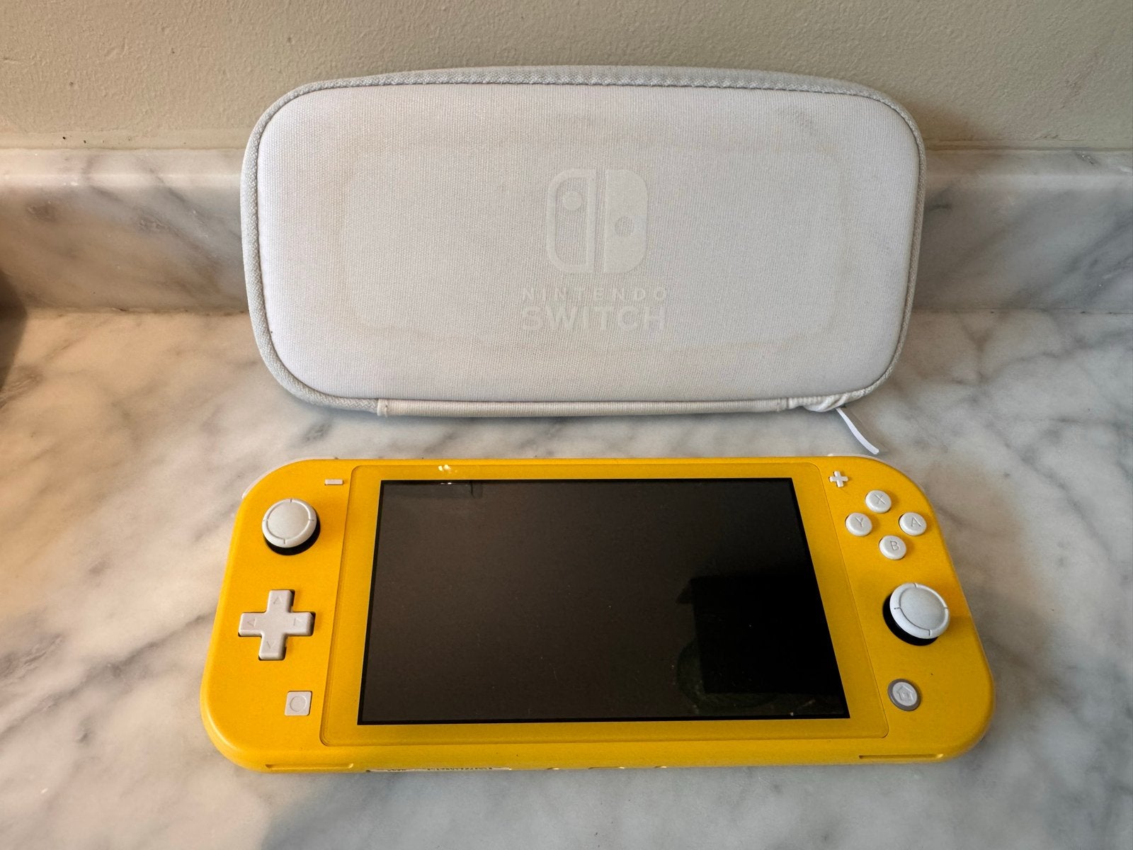 Nintendo Switch Lite Geel met beschermhoes, Spelcomputers en Games, Ophalen of Verzenden, Geel, Gebruikt, Met beschermhoes of tas