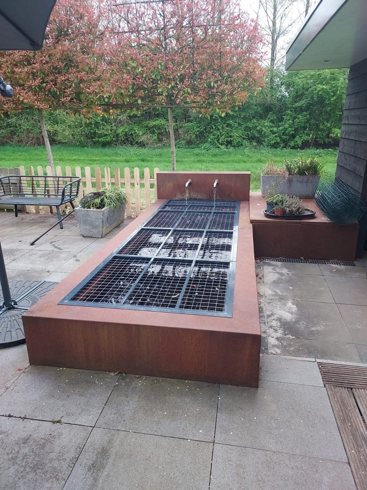 Cortenstaal vijver met Pomp en (afneembare) vijverroosters, Tuin en Terras, Ophalen, Gebruikt, Elektrisch, Overige typen