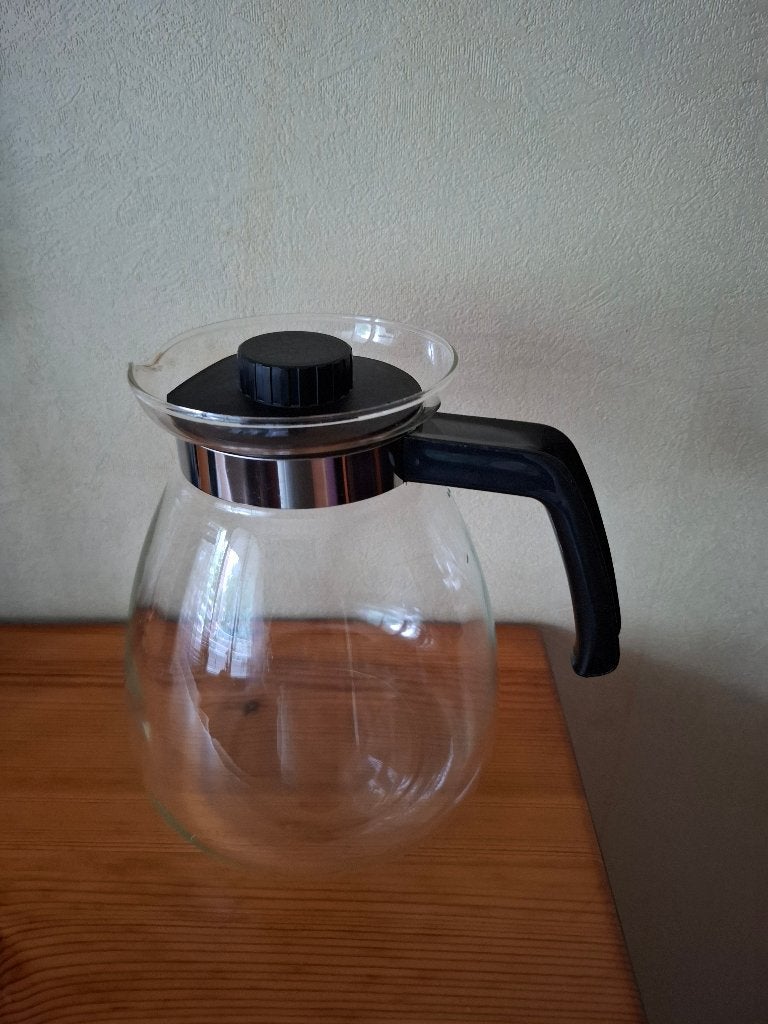 Nieuwe glazen schenkkan inhoud 2 liter 19 cm hoog, Huis en Inrichting, Overige typen, Ophalen of Verzenden, Nieuw
