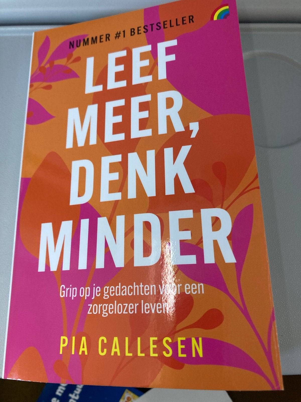 Leef Meer, Denk Minder - Pia Callesen (Psychologie), Boeken, Ophalen of Verzenden, Zo goed als nieuw, Klinische psychologie