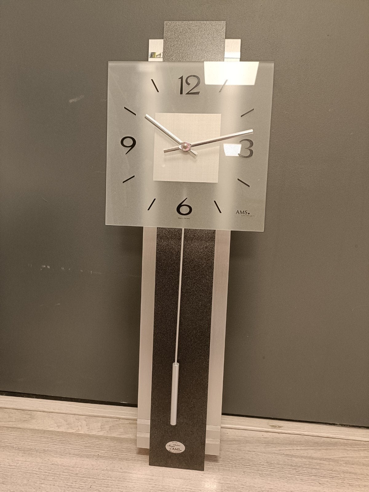 Moderne AMS wandklok met slinger - Made in Germany, Ophalen