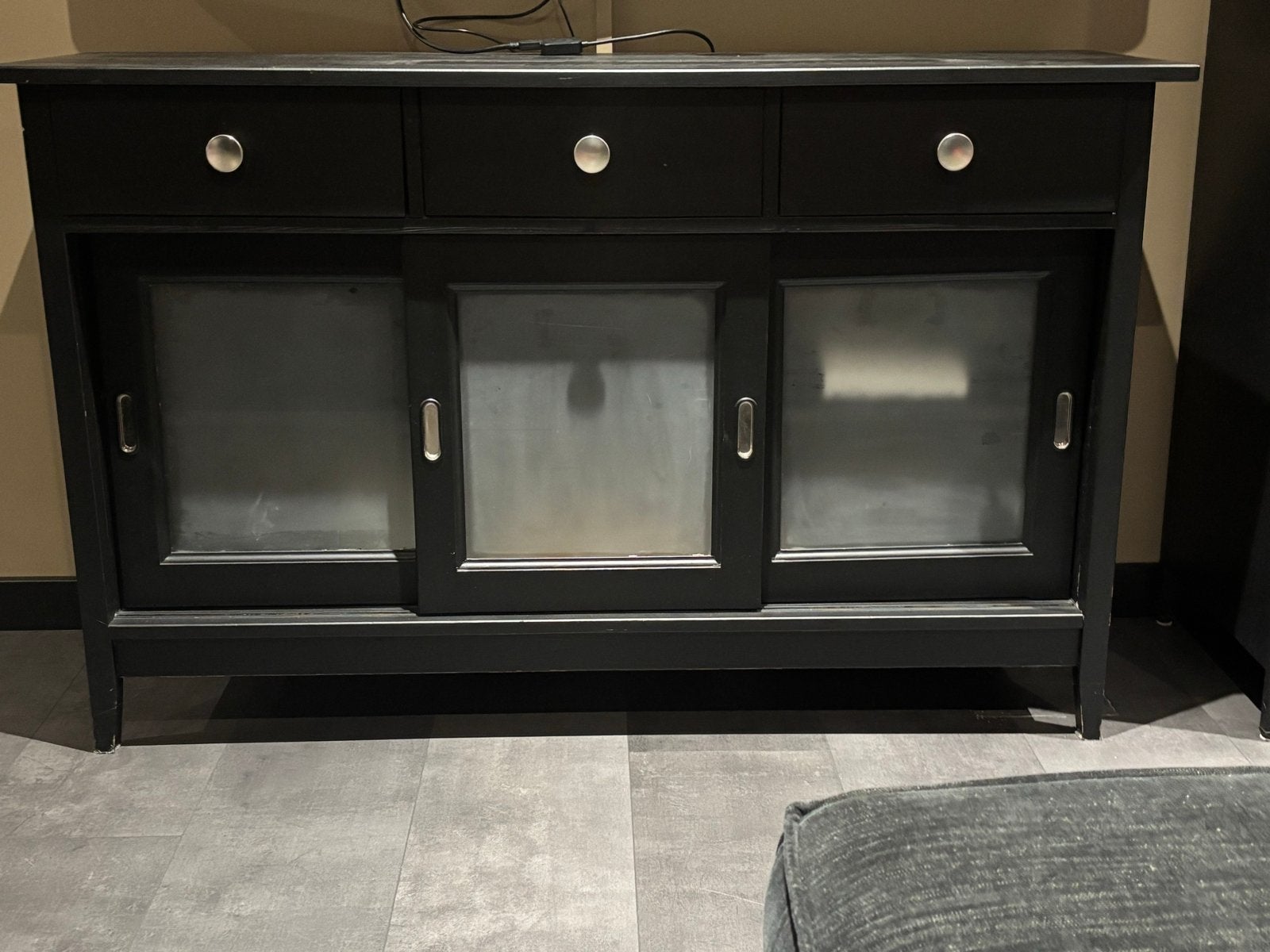 GRATIS : Zwart dressoir met 3 lades en 3 schuifdeuren, Ophalen, Gebruikt