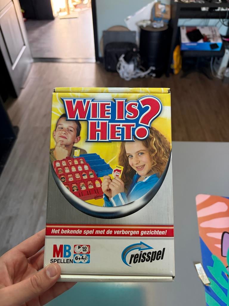 Wie Is Het? Reisspel - Het bekende spel met verborgen gezich, Hobby en Vrije tijd, Gezelschapsspellen | Bordspellen, Een of twee spelers