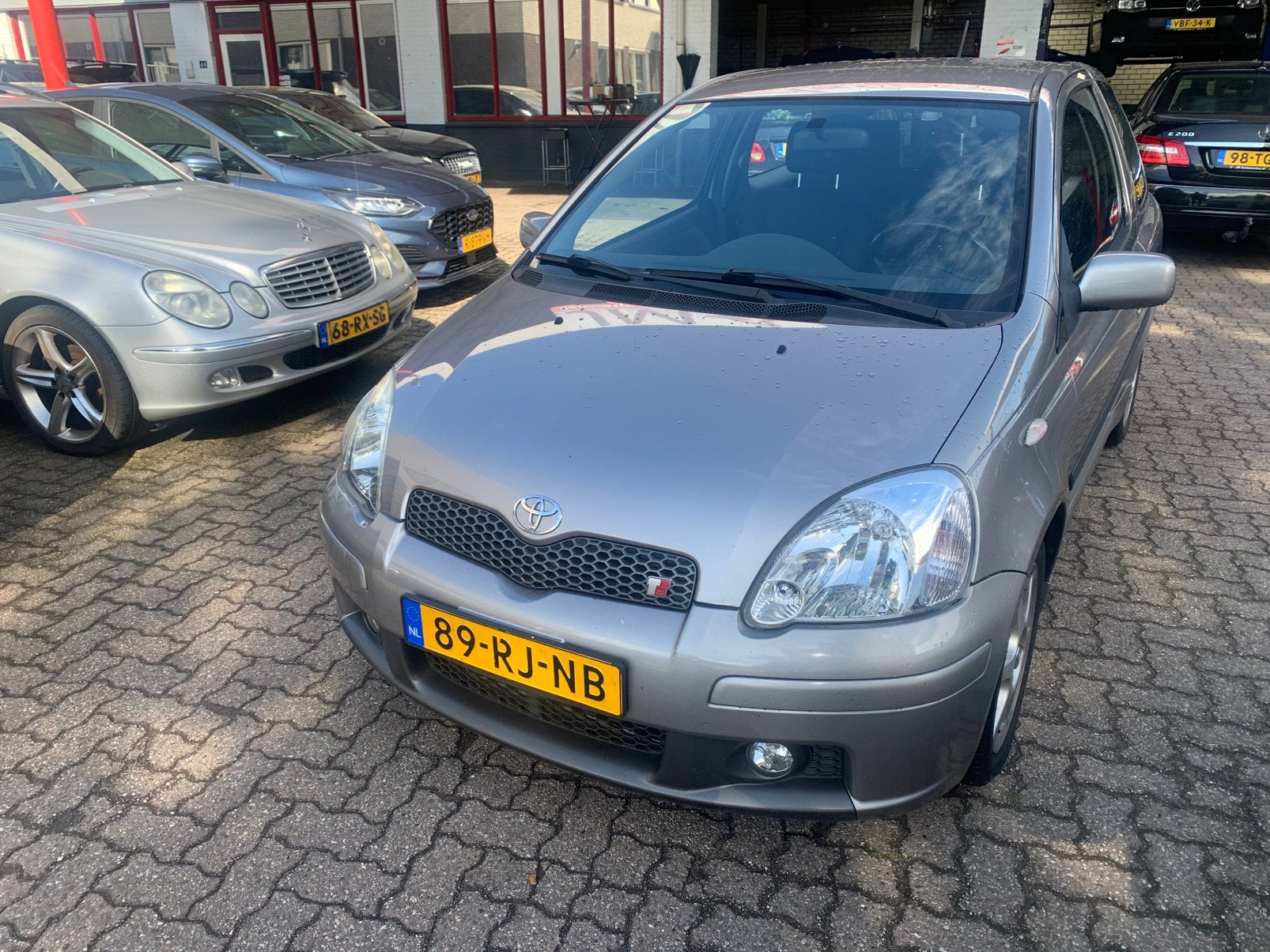 Toyota Yaris 1.5 16V Vvti T Sport 2005 Grijs, Auto's, Voorwielaandrijving, 31 €/maand, 4 cilinders, 400 kg