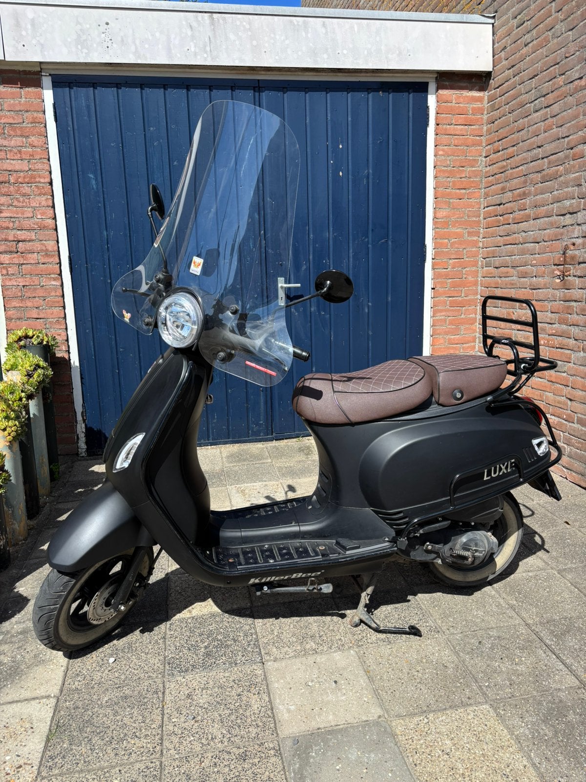 Killerbee Luxe 50cc | 2022 | 6.726 km | Geel kenteken, Fietsen en Brommers, Snorfietsen en Snorscooters, Gebruikt, Benzine, Ophalen