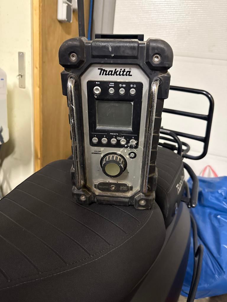 Makita Bouwradio BMR102 - Zonder lader en accu, Audio, Tv en Foto, Radio's, Ophalen, Gebruikt, Bouwradio