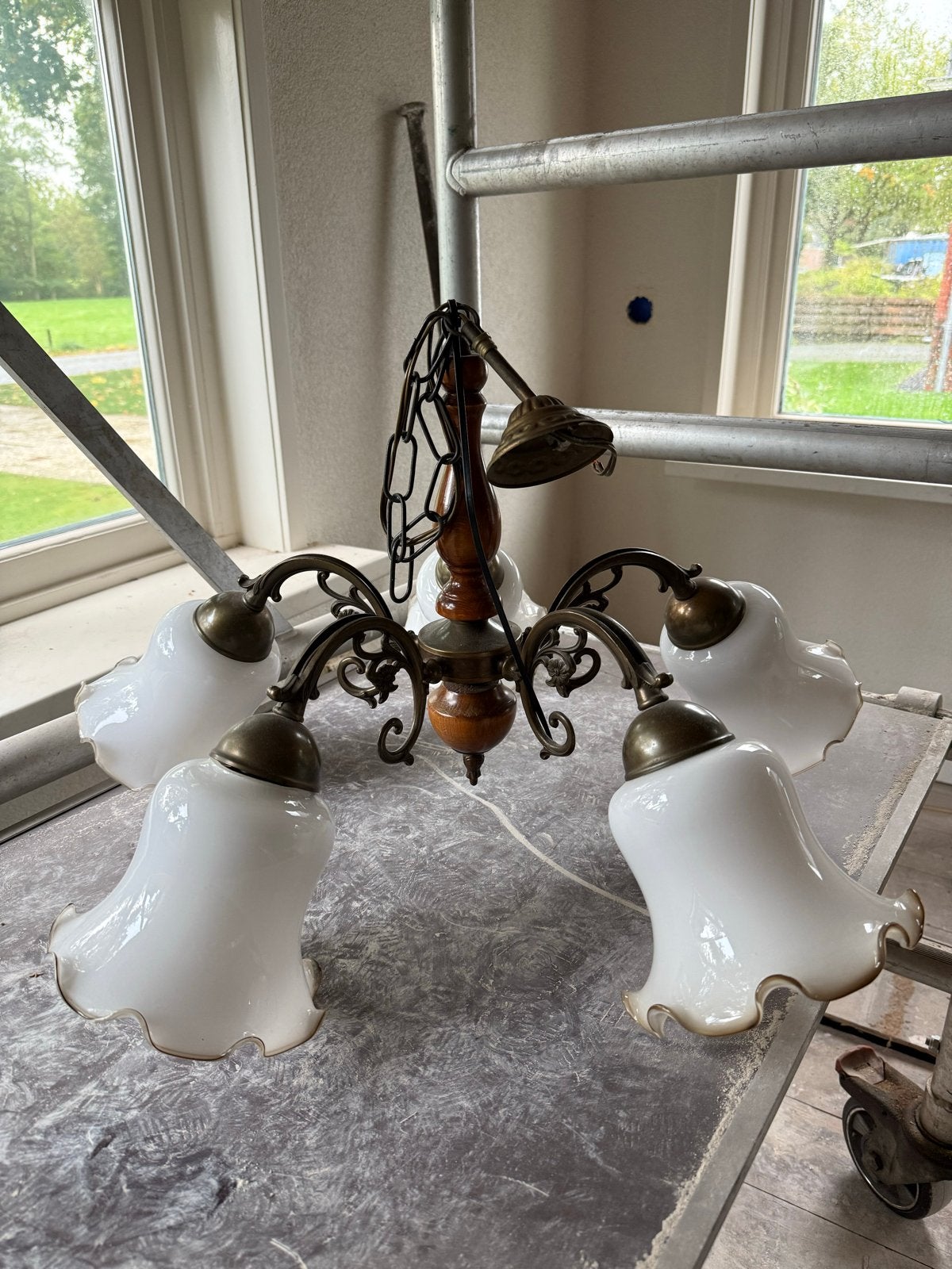 Vintage Kroonluchter met 5 Melkglazen Kappen, Ophalen