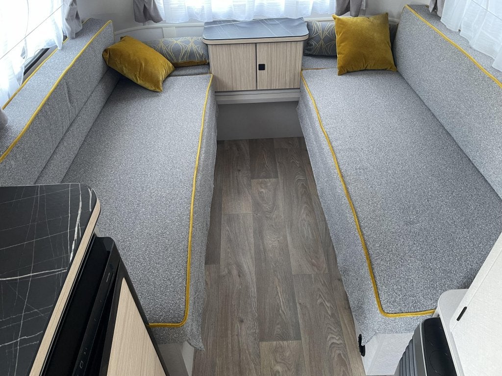 Eriba Touring 420 3 weken gebruikt, Standaardzit, Schokbreker, Tot en met 2, Bedrijf
