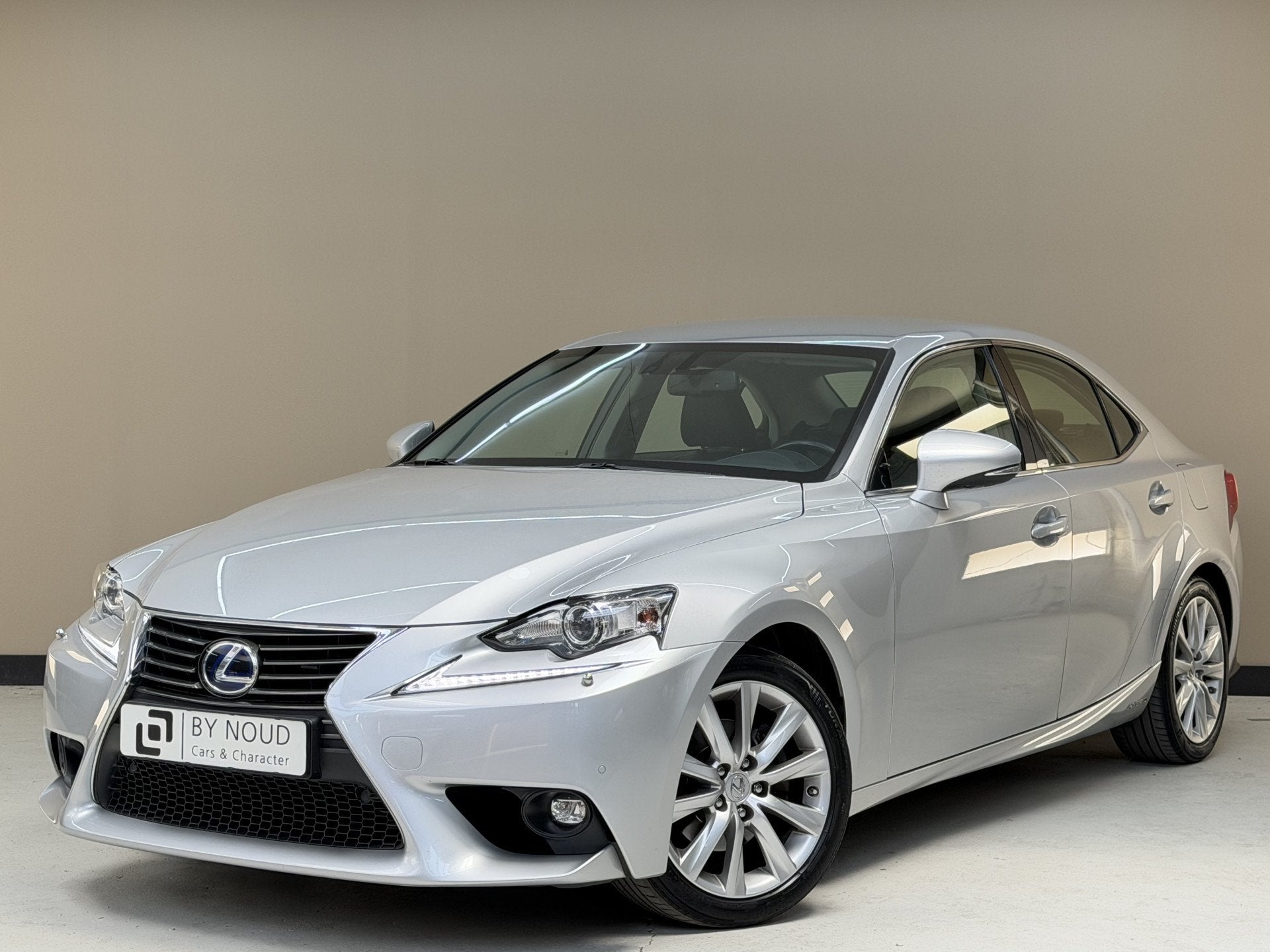 Lexus IS 300h Business Line, 180Pk, 2017, 2de eigenaar, Voll, Auto's, Lexus, Automaat, Dealer onderhouden, Achterwielaandrijving