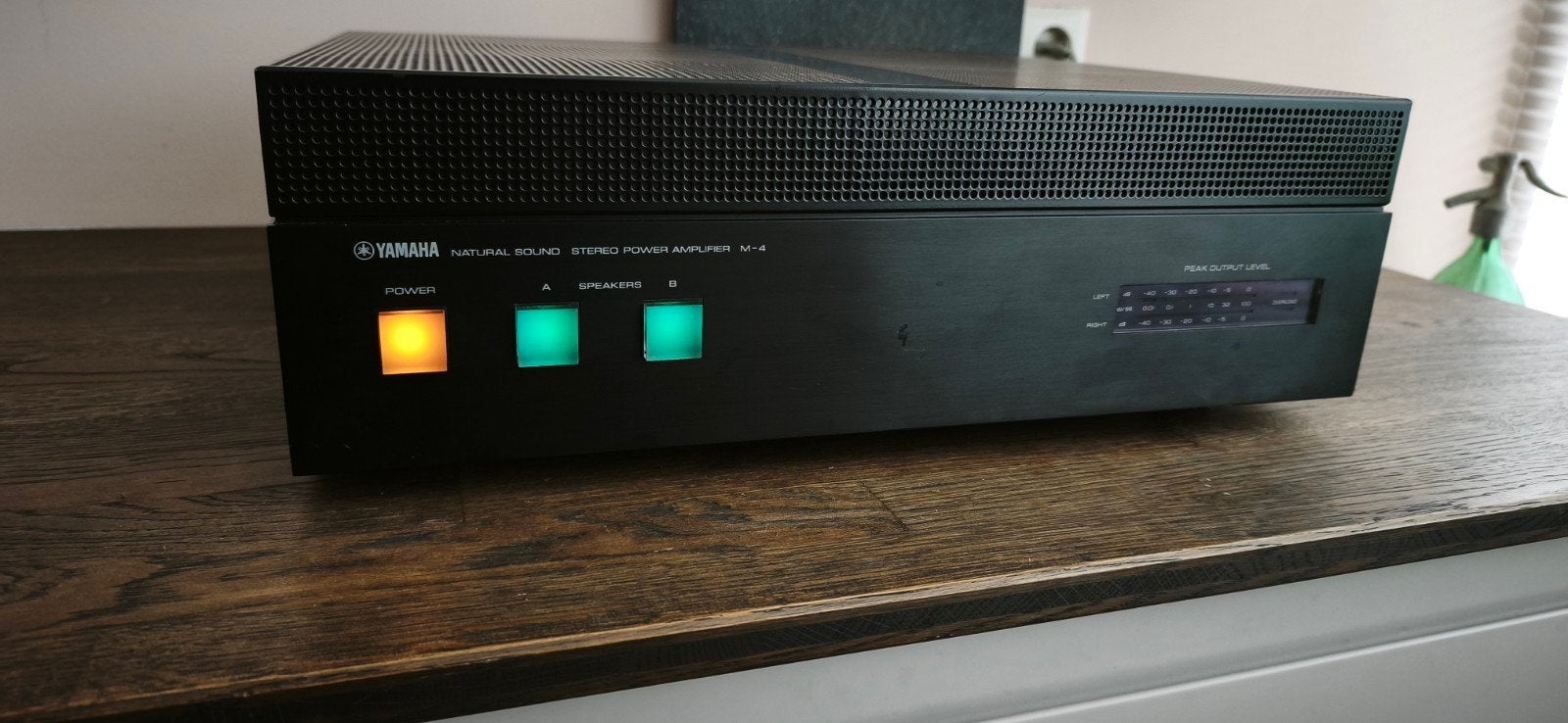 Yamaha M-4 eindversterker met garantie., Ophalen, Yamaha, Zo goed als nieuw, 120 watt of meer