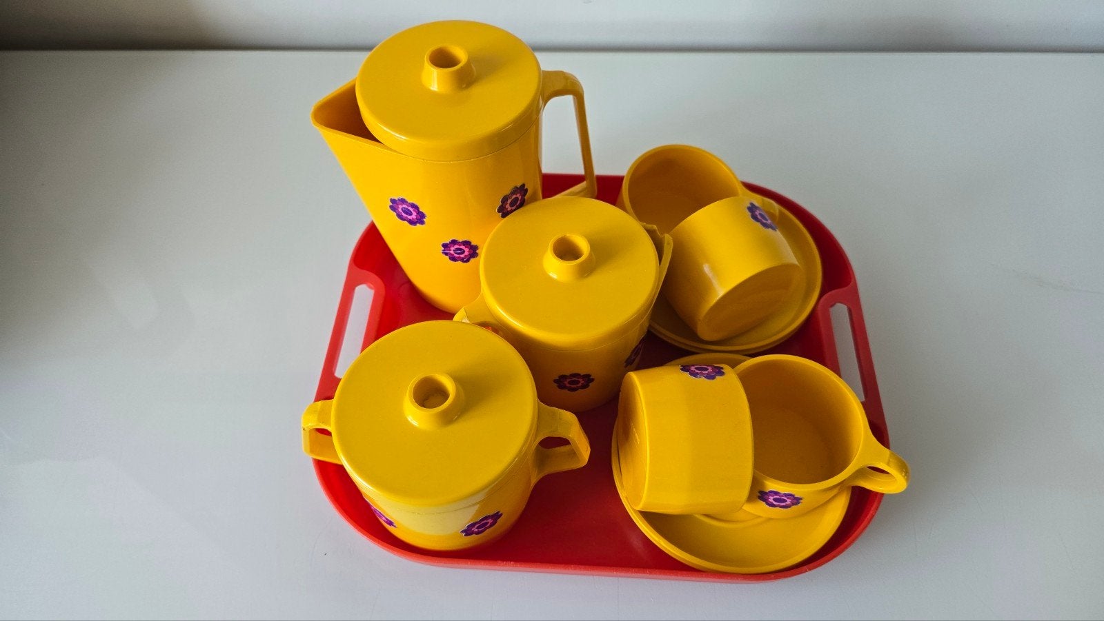 Vintage Melotoys Kinderservies - Geel met Paarse Bloemen, Kinderen en Baby's, Speelgoed | Overig, Ophalen, Gebruikt, Jongen of Meisje