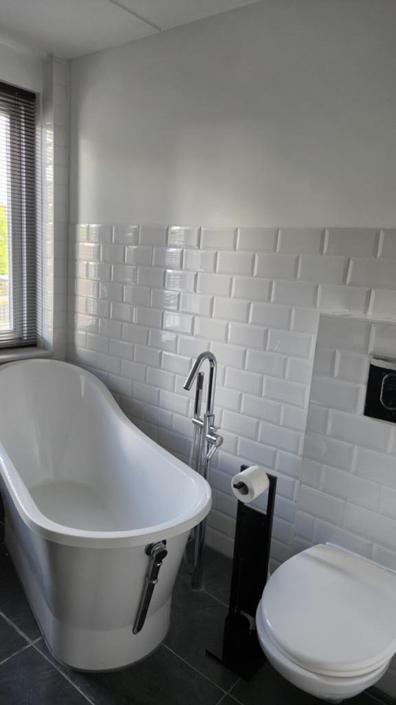 Vrijstaand bad met kraan en handdouche, Huis en Inrichting, Badkamer | Complete badkamers, Ophalen of Verzenden, Zo goed als nieuw