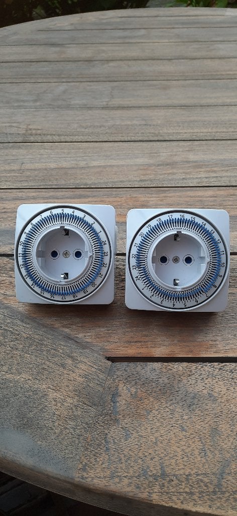 Tijdschakelaars 2 stuks, Doe-het-zelf en Verbouw, Ophalen of Verzenden, Gebruikt, Gamma, Schakelaar