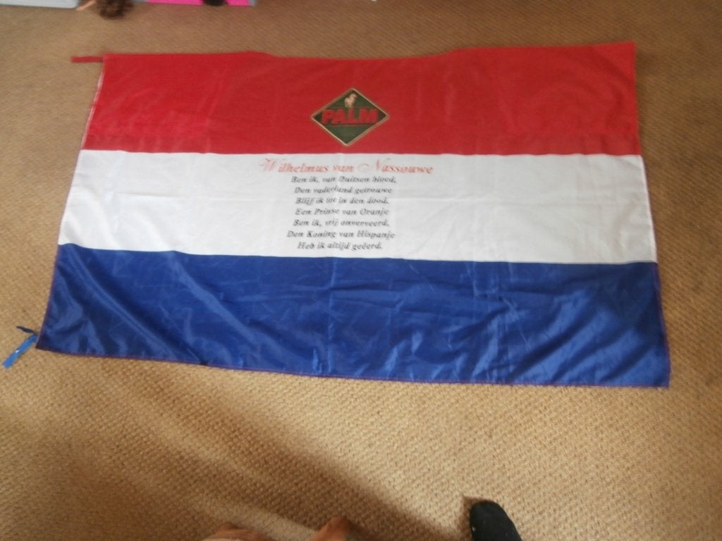 vlag Nederlandse vlag met Wilhelmus volkslied van Palm bier, Ophalen of Verzenden, Zo goed als nieuw