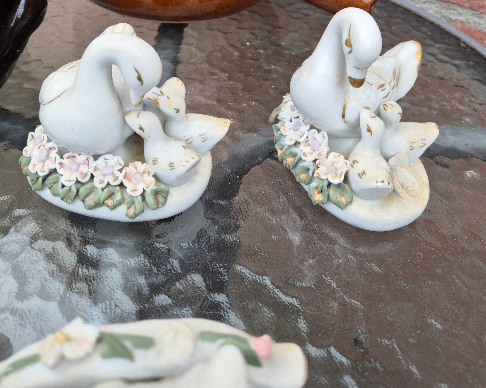 Decoratieve zwanenbeeldjes met bloemen (set van 2), Antiek en Kunst, Ophalen