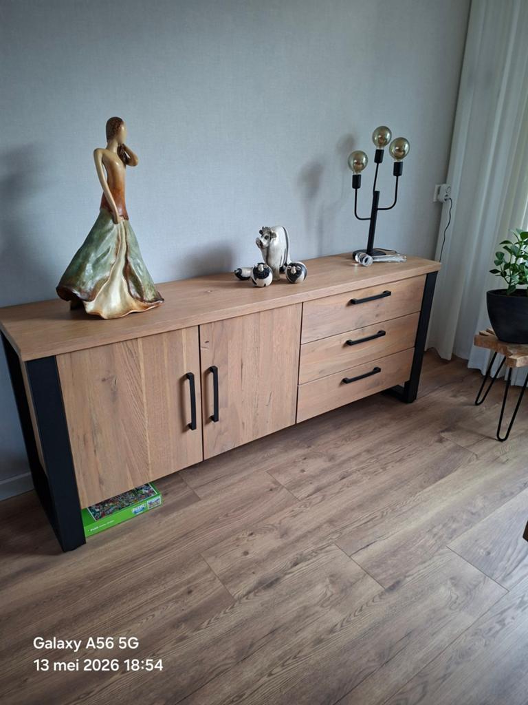 Dressoir. Massief licht eiken met stalen u poten.  Weg wezen, Huis en Inrichting, Kasten | Dressoirs, Ophalen of Verzenden, 25 tot 50 cm
