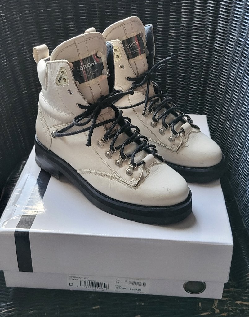 Mooie zgan Bronx veterboots off white,   maat 39, Ophalen, Bronx, Wit, Lage of Enkellaarzen