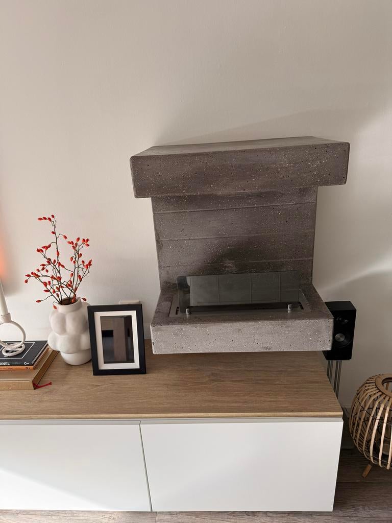 Ruby Fires bio-ethanol haard van beton look, Huis en Inrichting, Haarden, Ophalen, Gebruikt, Vrijstaande haard, Overige soorten