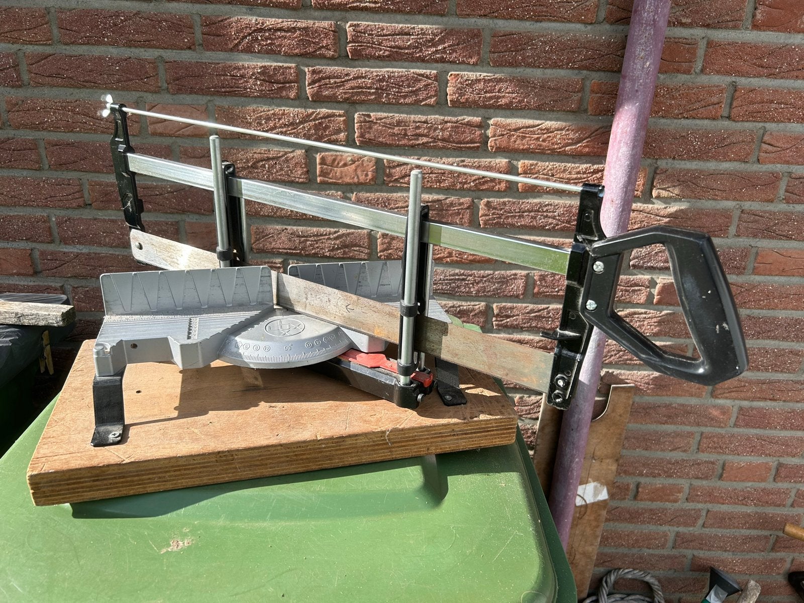 Gebruikte afkortzaag met verstekbak. Bieden mag., Ophalen, Gebruikt, Zaag, Overige merken