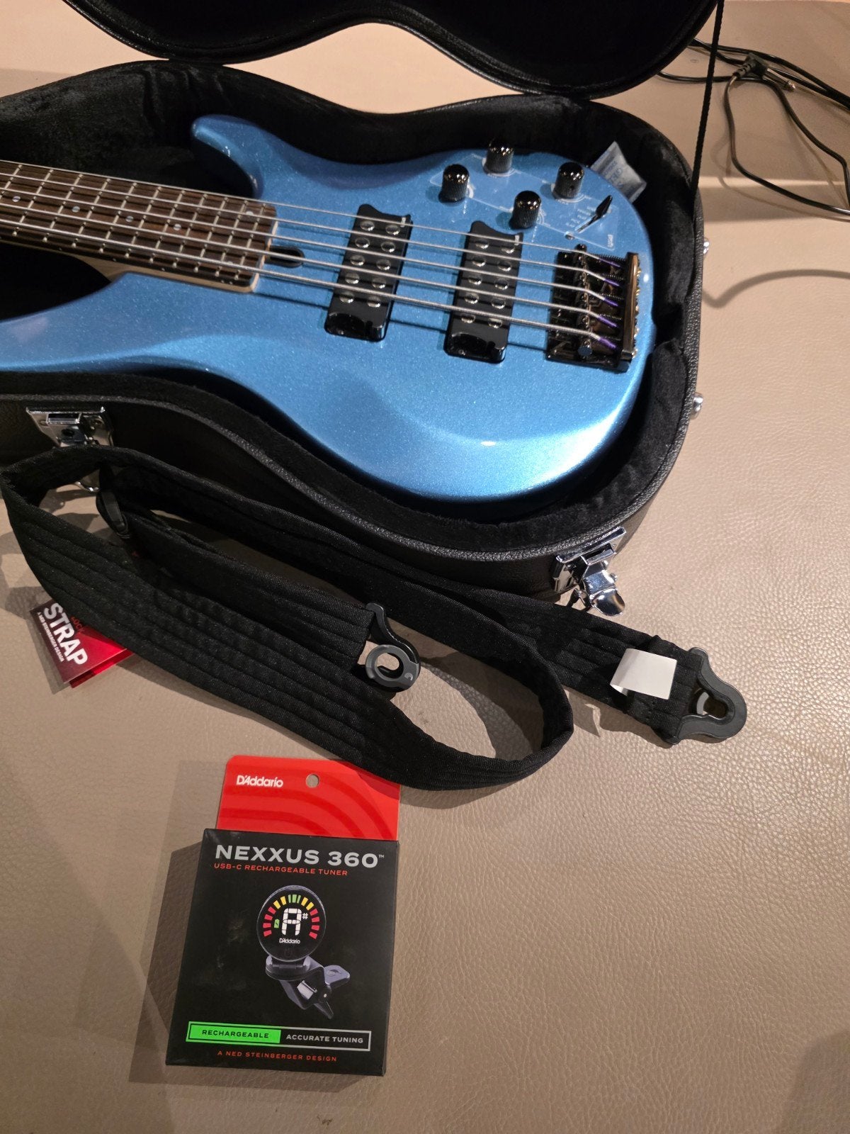 Yamaha TRBX305 Basgitaar Ibanez Versterker & Xvive U2 + Acc, Muziek en Instrumenten, Snaarinstrumenten | Gitaren | Bas, Ophalen
