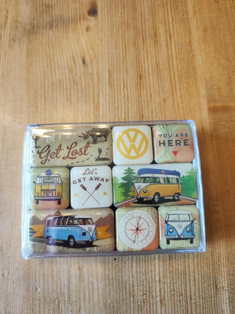Verschillende magneetjes in een doosje, Ophalen, Auto