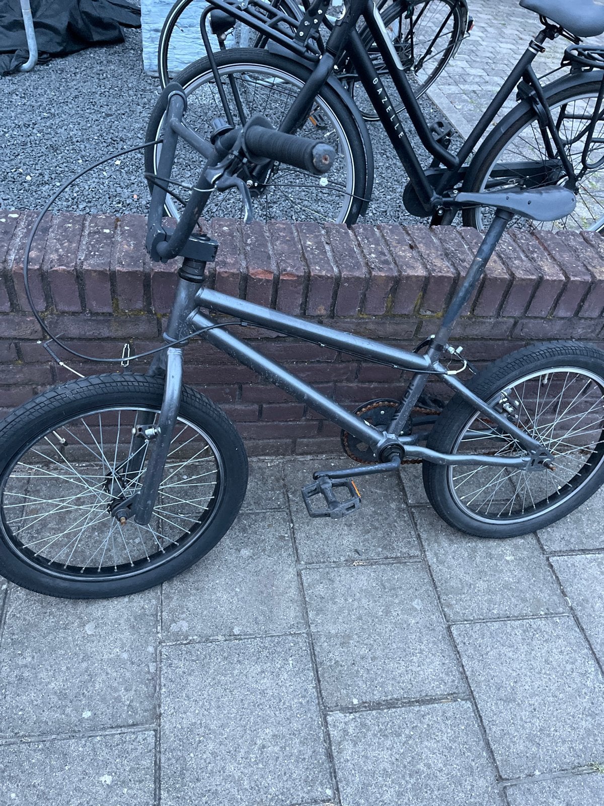BMX fiets met nieuwe remonderdelen, Ophalen, Gebruikt, Staal, Velgrem