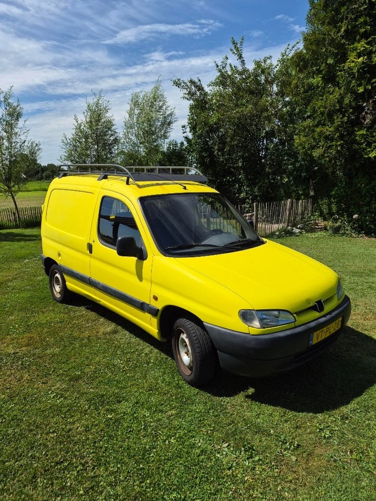 Peugeot Partner 1.4 170C 1997, Auto's, Voorwielaandrijving, Zwart, 4 cilinders, Trekhaak