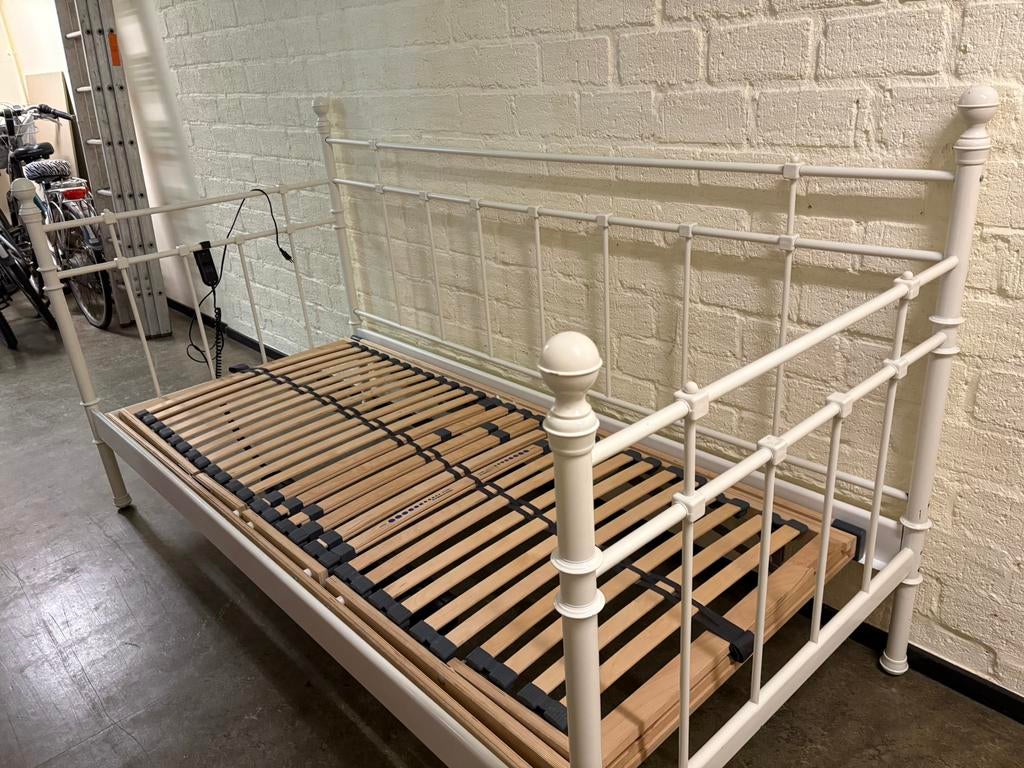 Mooie bedbank, elektrisch verstelbare bodem, Huis en Inrichting, Ophalen, 90 cm, Eenpersoons, Wit