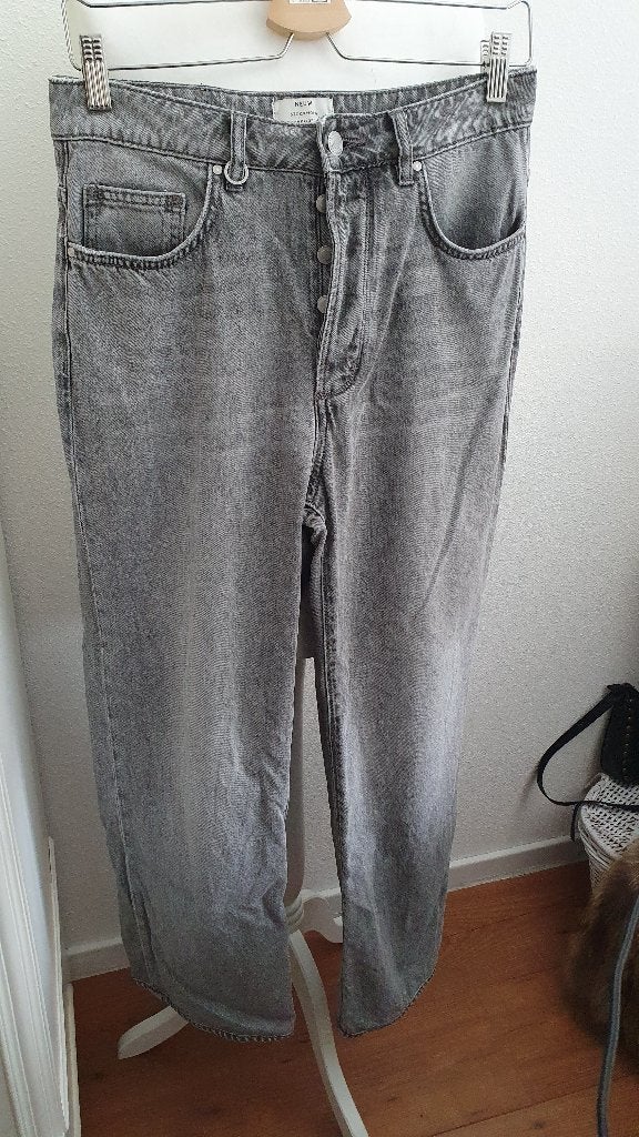 Broek; Grijze spijkerbroek maat 27 merk Neuw Stockholm Melb, Ophalen, Neuw Stockholm, W27 (confectie 34) of kleiner, Grijs