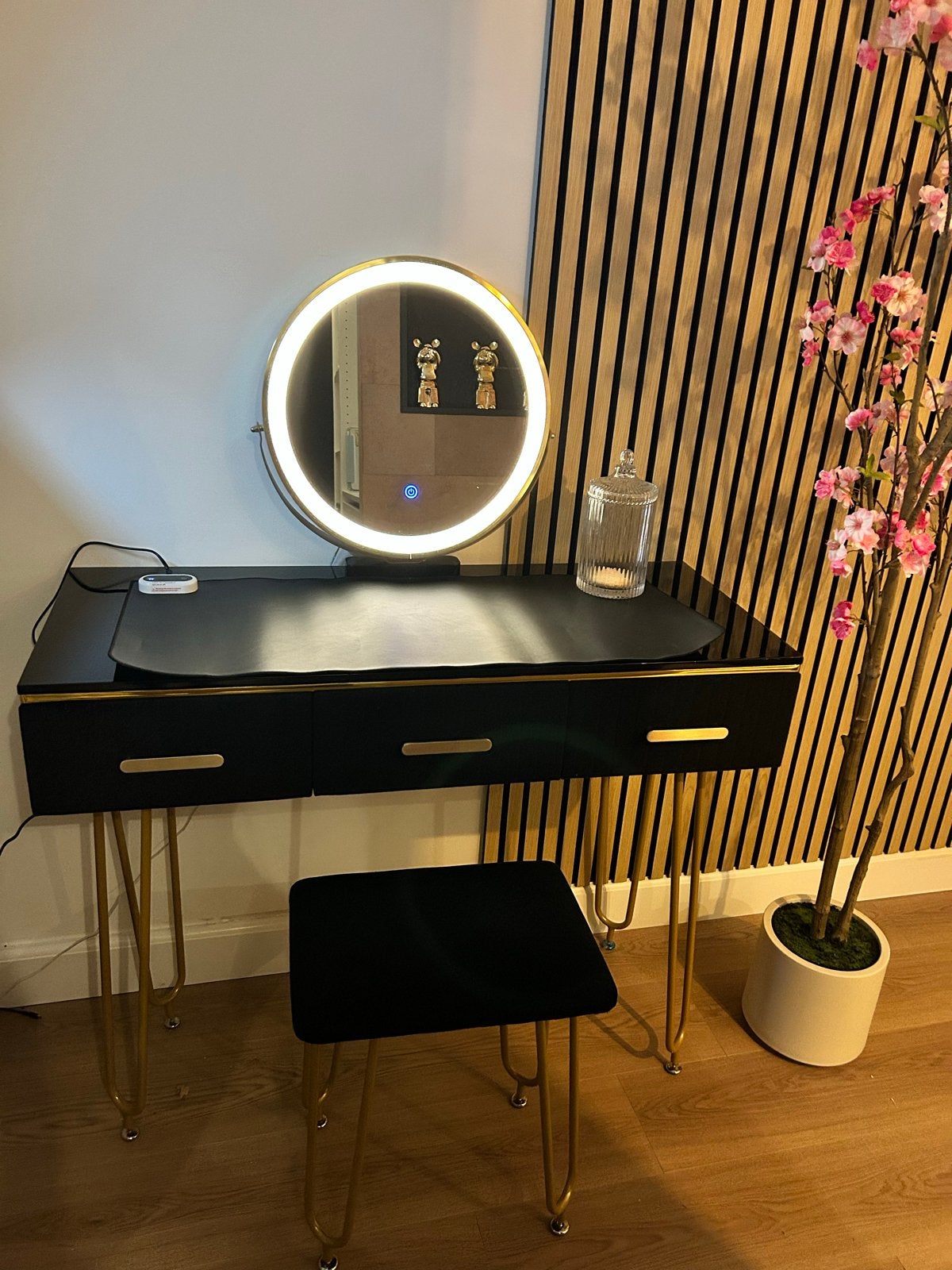 Luxe kaptafel met spiegel en krukje - Zwart/Goud, Ophalen, Zo goed als nieuw, Metaal of Aluminium, 100 tot 150 cm
